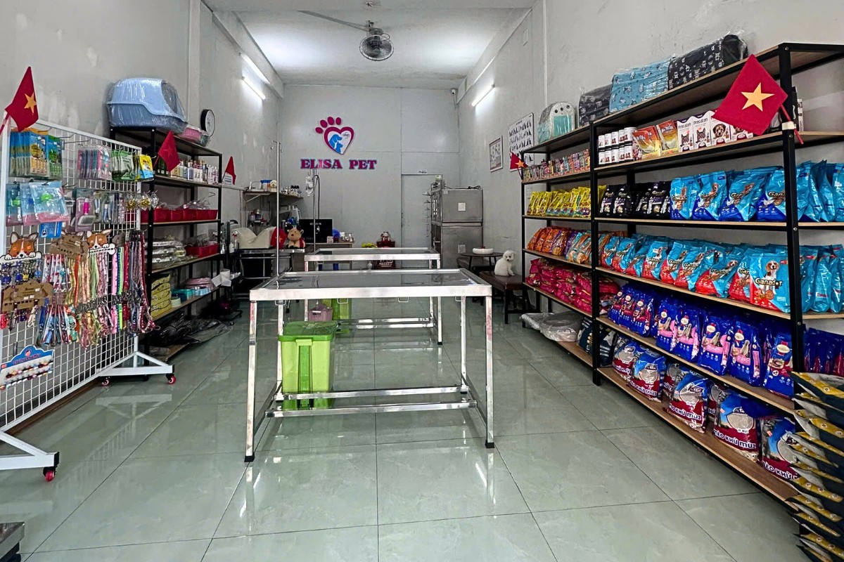 Không gian cửa hàng phòng khám thú y ELISA PET